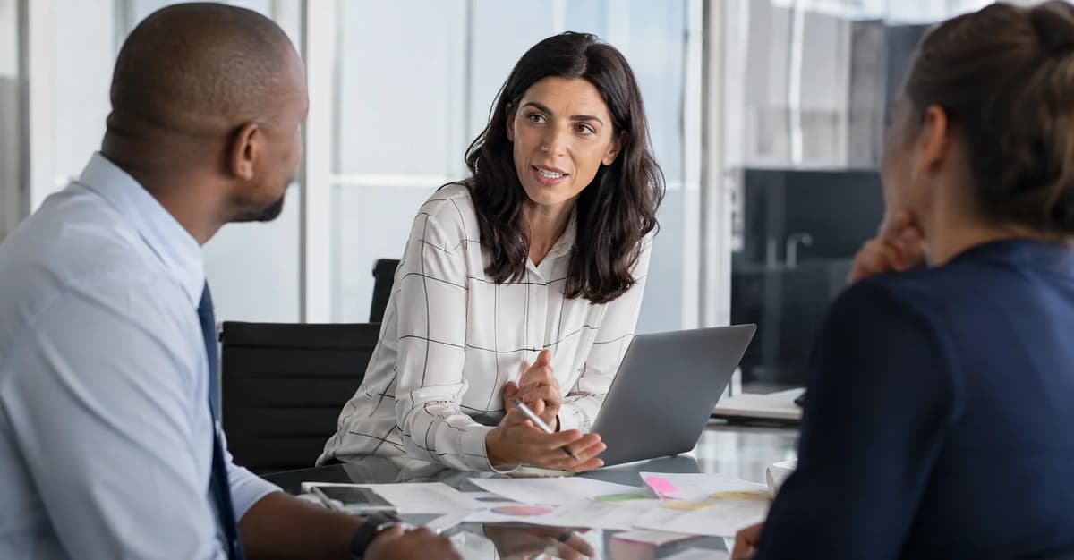 HR Business Partner advising colleagues during a workforce planning meeting in a modern office