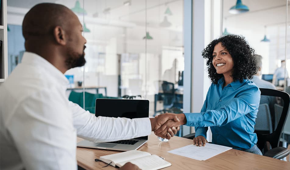 Human Ressource management in 2026 interview meeting – HR manager shaking hands with job candidate in modern office during recruitment process, showcasing AI-driven hiring and strategic workforce leadership by Refonte Learning
