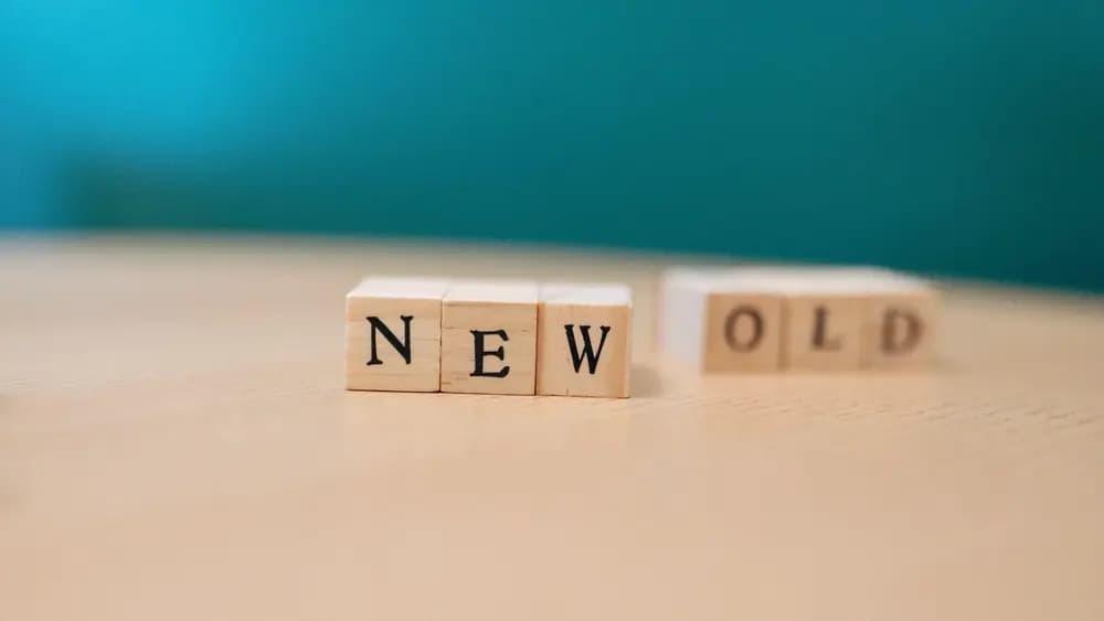 Wooden blocks spelling “NEW” and “OLD” to illustrate career changes caused by AI automation