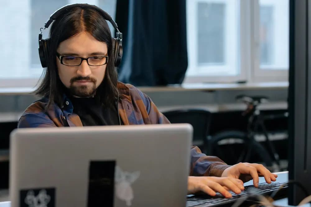 AI and AIOps engineer using intelligent automation tools to optimize DevOps workflows and monitor systems in real time