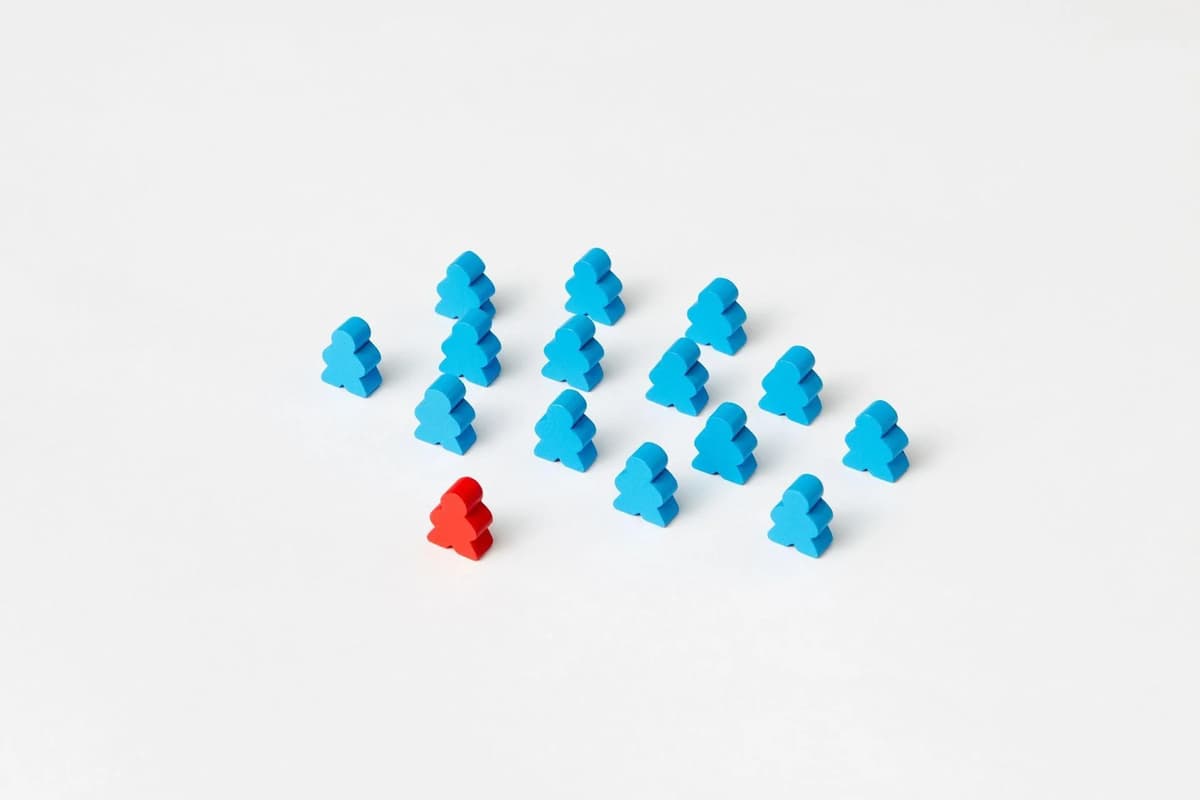 Blue and red meeple pieces representing the difference between AI and machine learning