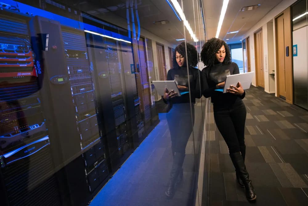 A data engineer monitors servers as data volumes surge in 2026, reflecting the growing scale of Big Data operations